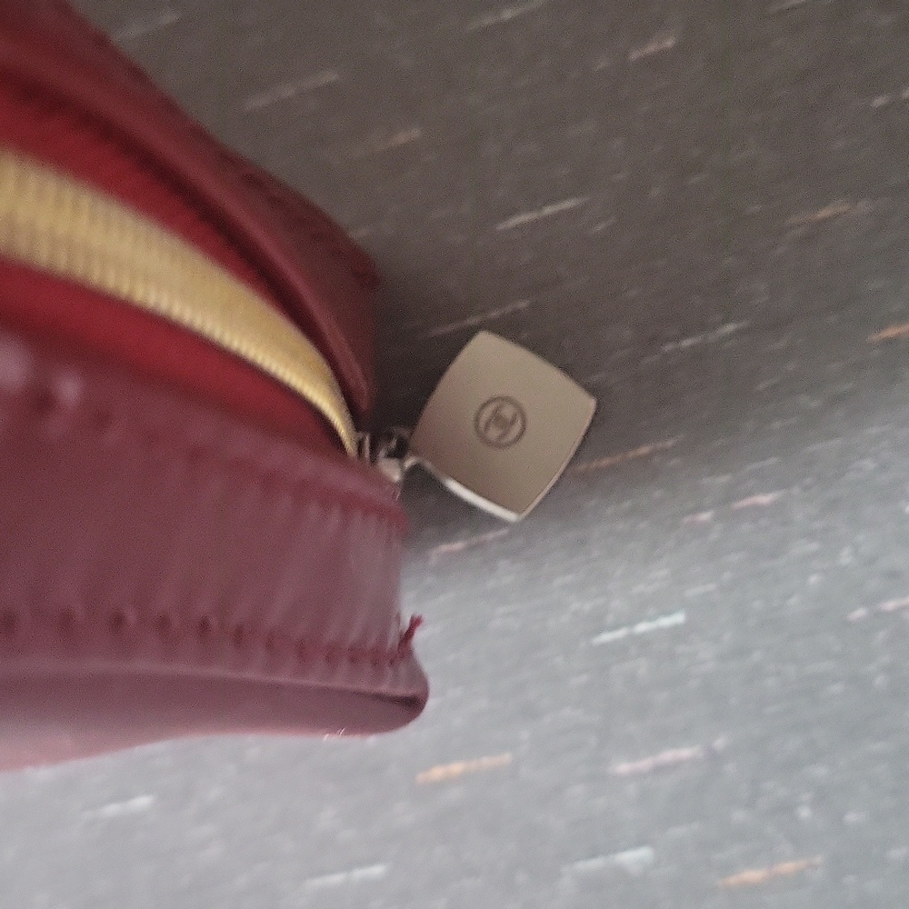 Chanel red lacquer makeup bag gorgous new comes boxed sending extra makeup high - Picture 2 of 6